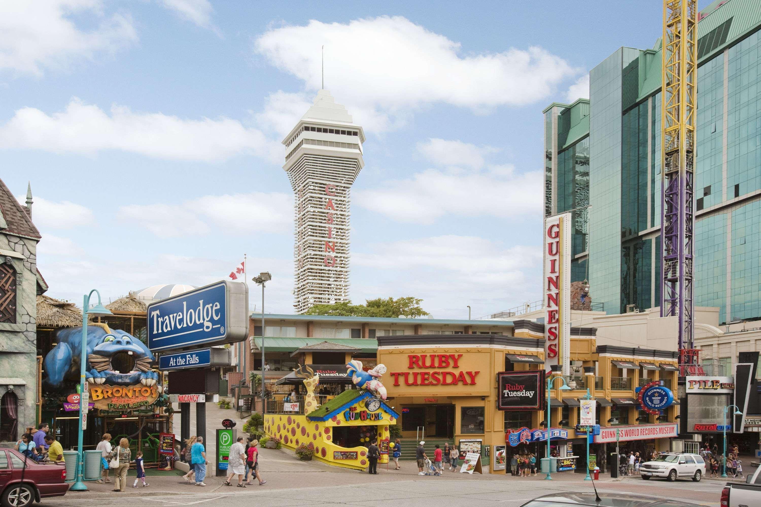 Travelodge By Wyndham Niagara Falls At The Falls Exterior photo