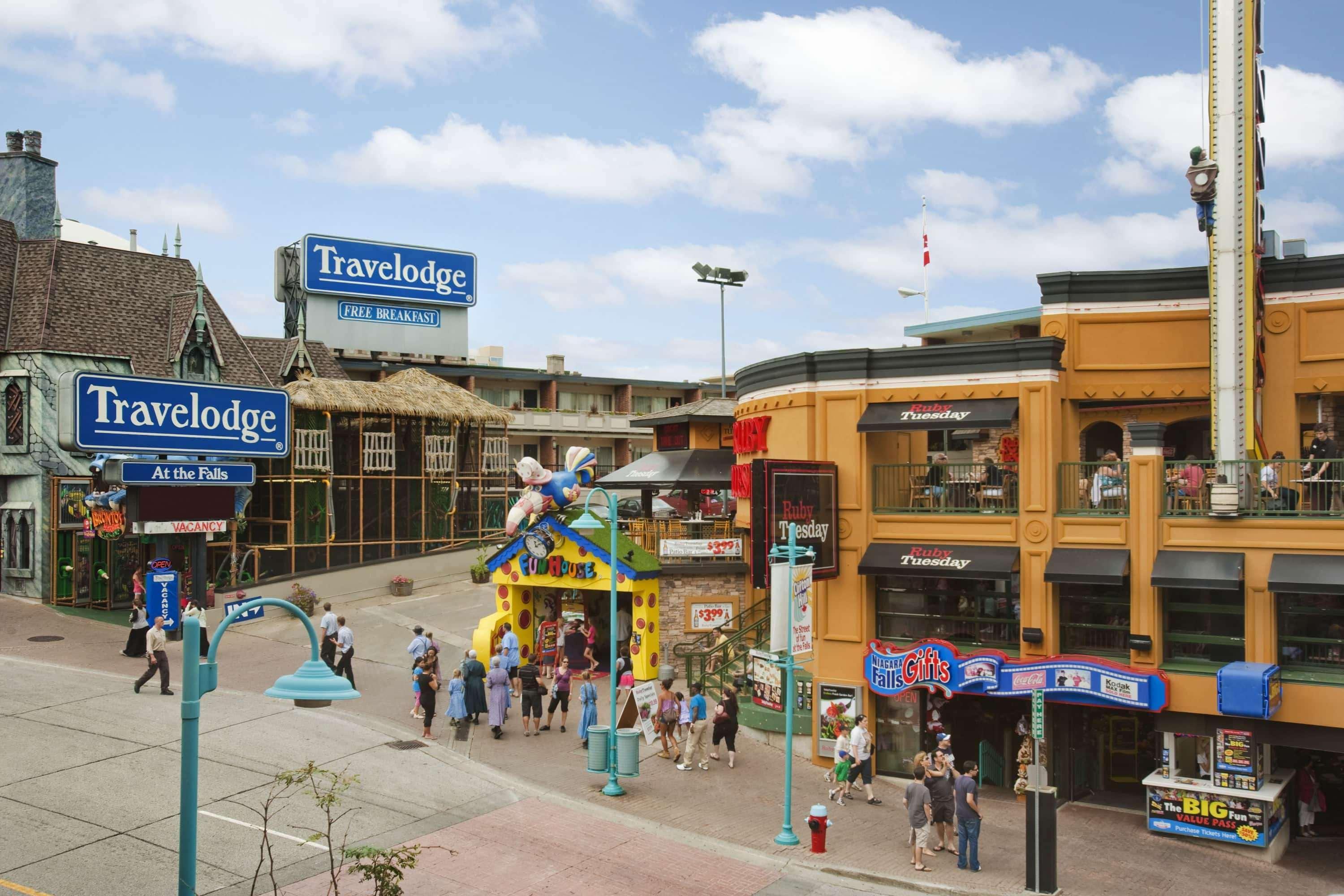 Travelodge By Wyndham Niagara Falls At The Falls Exterior photo