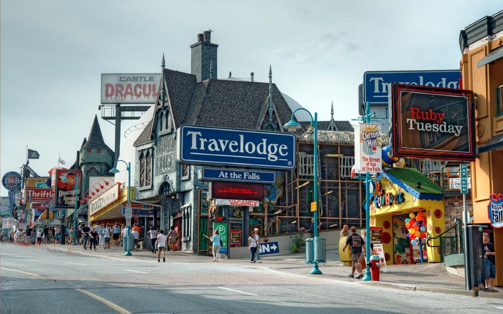 Travelodge By Wyndham Niagara Falls At The Falls Exterior photo